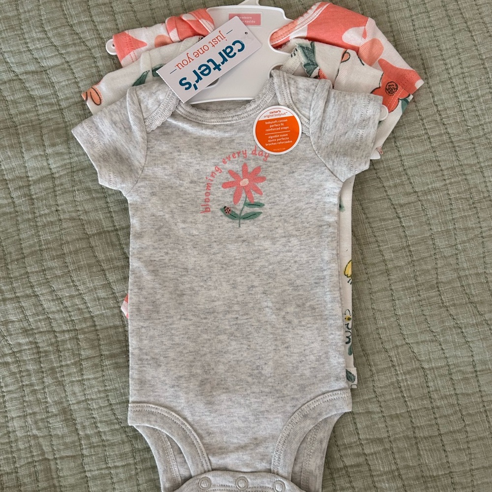 NWT Carter’s newborn 3 piece bodysuit set
